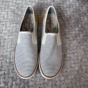 Tommy Bahama slip on boat shoes size 9